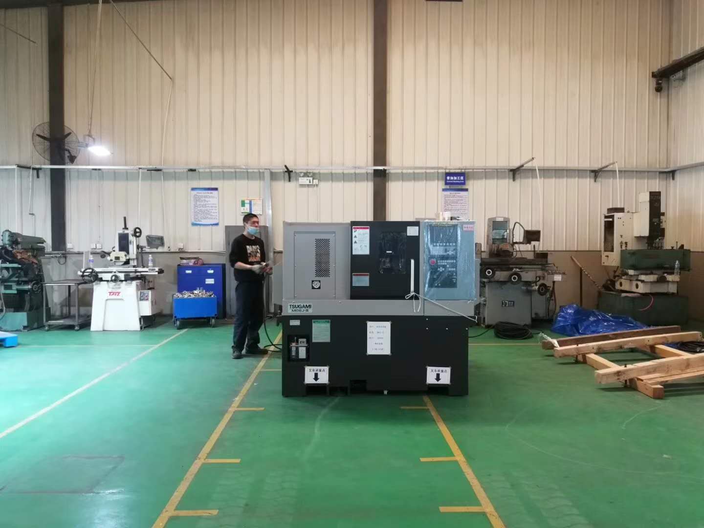 刀塔(ta)移動式(shi)CNC精密加(jiā)工自動(dòng)車床